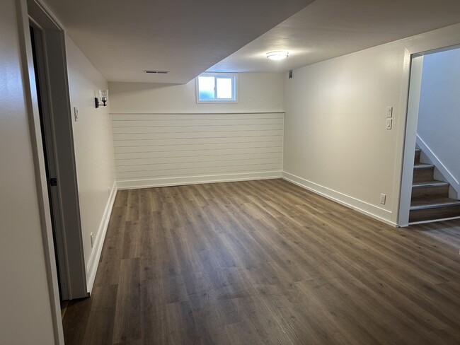 Building Photo - 1000 Canyon Rd