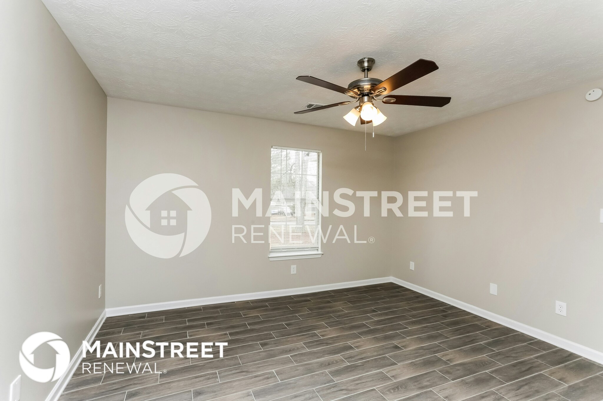 Building Photo - 305 Barr Cir