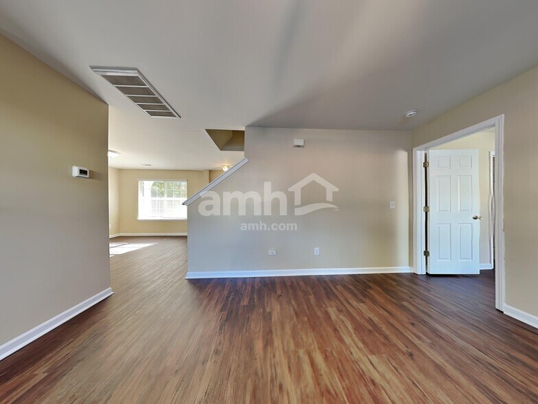 Building Photo - 144 Worcester Ln