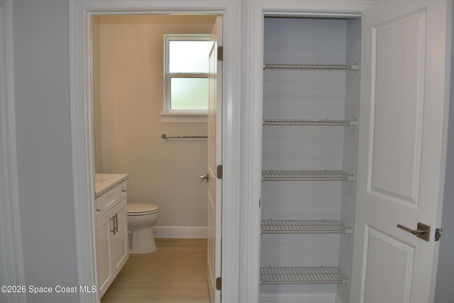 Building Photo - 406 Grove Ln