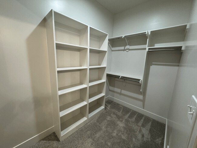 Building Photo - 1421 SW Winthrop Dr