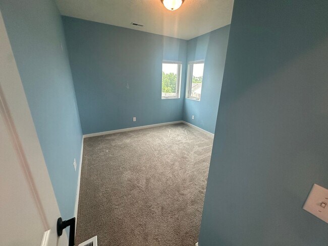 Building Photo - Home For Rent Papillion