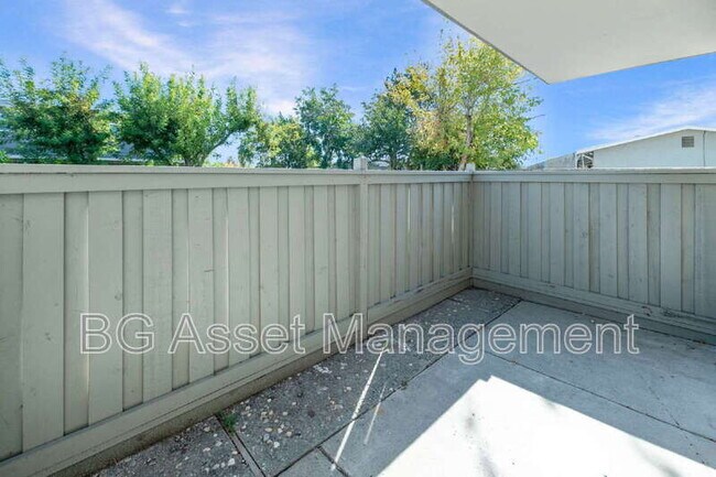 Building Photo - 1746 Kidder Ave