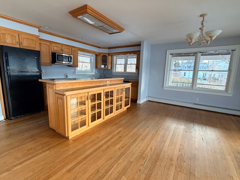 Building Photo - 83 Main St