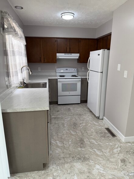 Kitchen - 4811 S 45th St