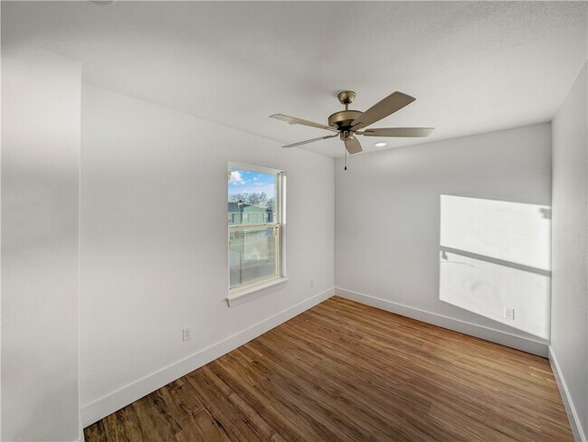 Building Photo - 1206 Nedra Dr