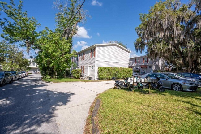 Building Photo - 114 Cedar St