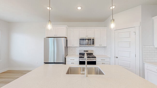 Building Photo - 702 S 4500 S