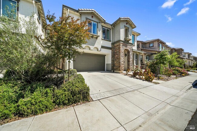 Building Photo - 2056 Parsons Dr