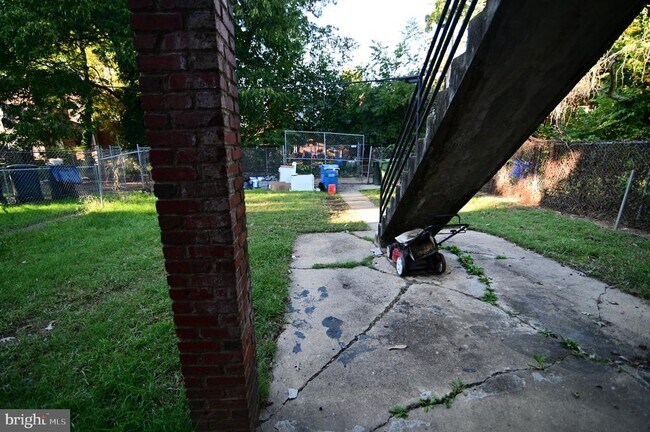 Building Photo - 431 Mellon St SE