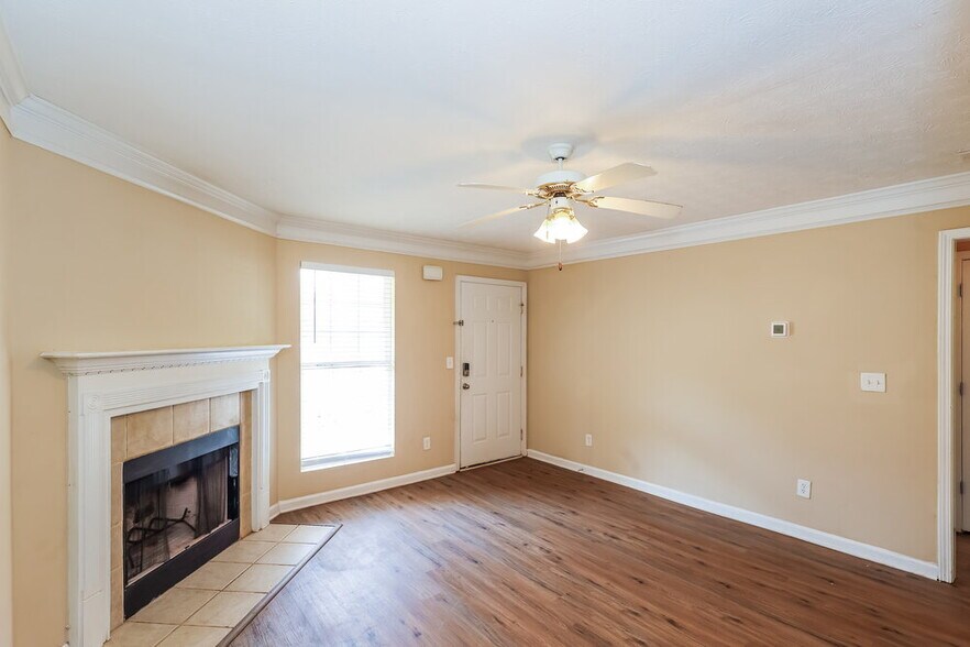 Building Photo - 10 Carey Ct