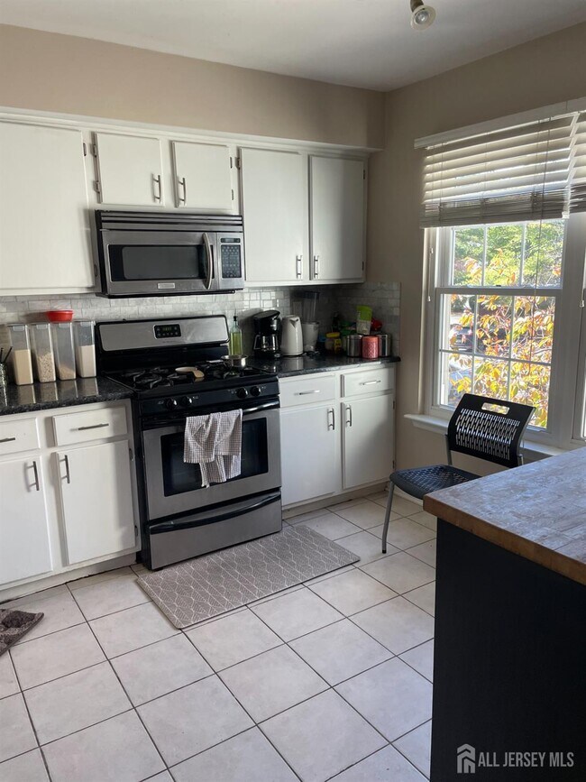 Building Photo - 5192 Beech Ct