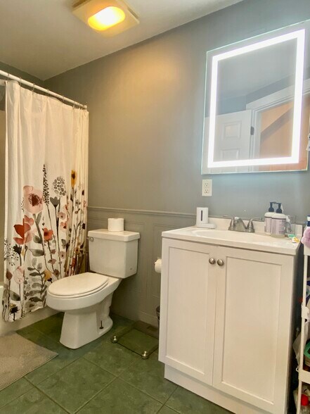 Building Photo - 241 River St