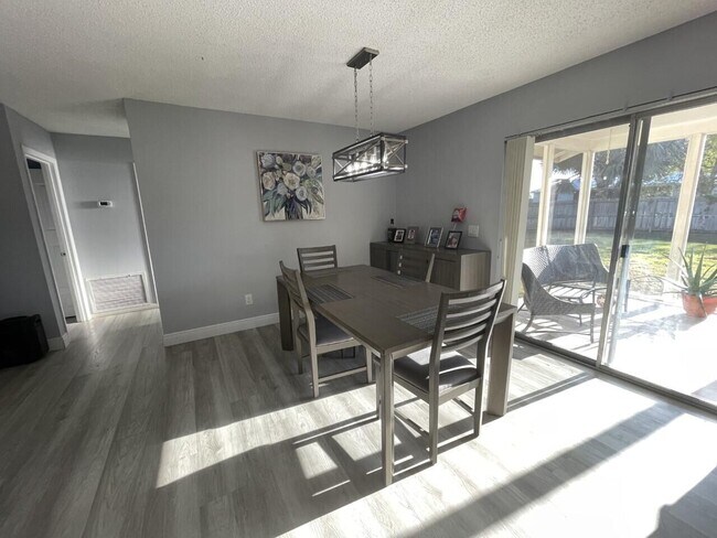 Building Photo - 2434 SE Sidonia St