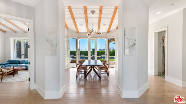 Building Photo - 6815 Dume Dr