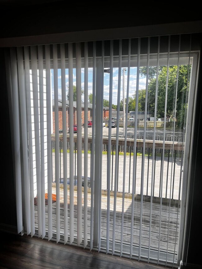 Building Photo - 3600 Hillcross Dr