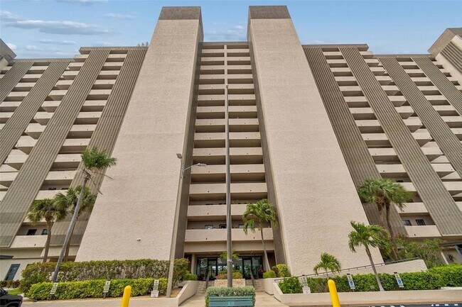 Building Photo - 7050 Sunset Dr S