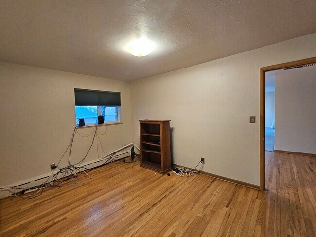 Building Photo - 2025 Lee St