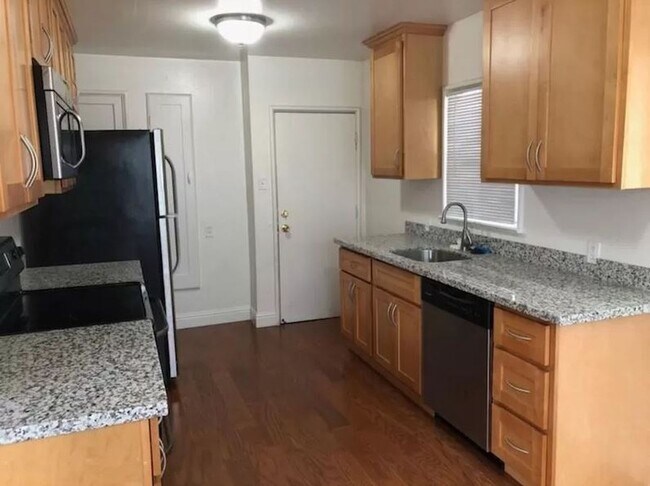 Building Photo - Caliente 4-plex