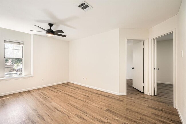 Building Photo - 8801 Piney Creek Bend