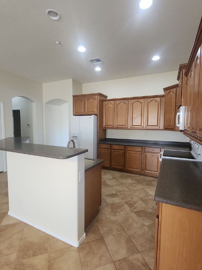 Building Photo - "Charming 3-Bed with 2 Full Baths and 2,162 Sq Ft of Comfort in Vistancia Village Peoria, AZ!"