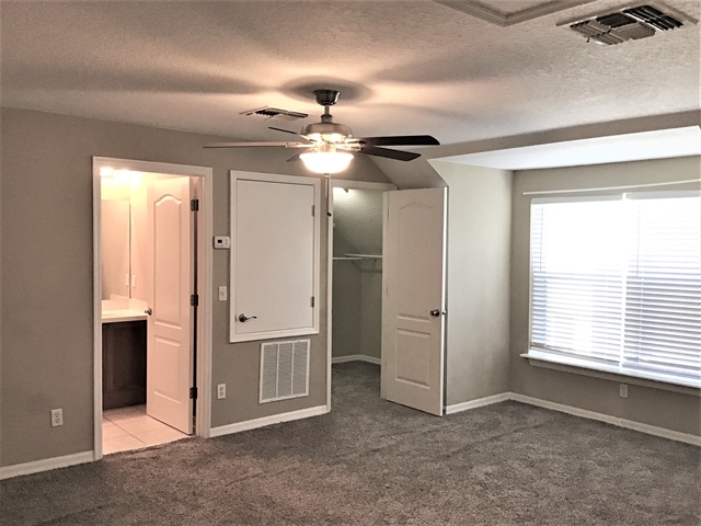 Building Photo - 12627 Lake Sawyer Dr