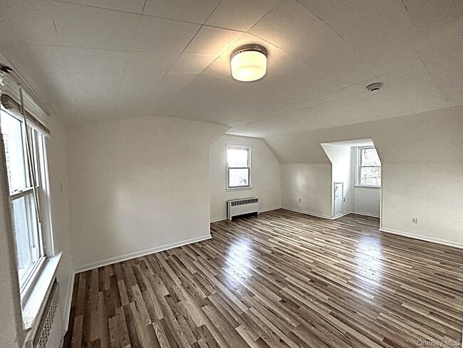 Building Photo - 8 Ridge St