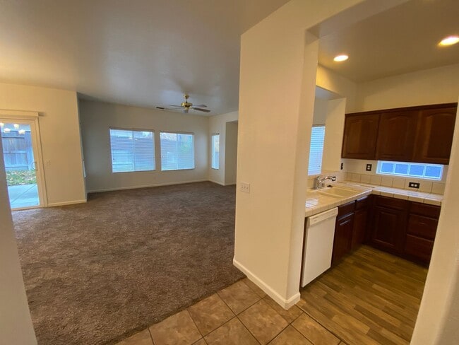 Building Photo - Cute Home in EGUSD