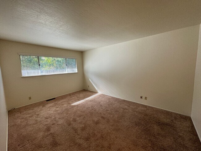 Building Photo - Pinehurst Ave 412-414