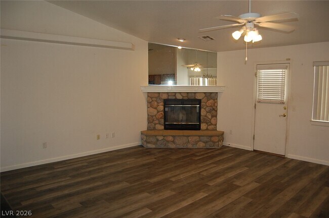 Building Photo - 4911 Ridgewood Dr