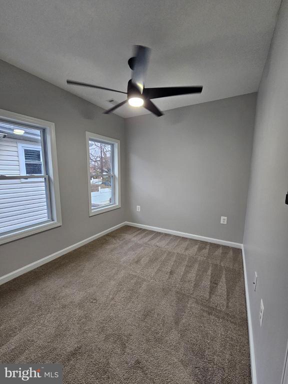 Building Photo - 909 45th Pl NE