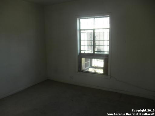 Building Photo - 215 Edna-
