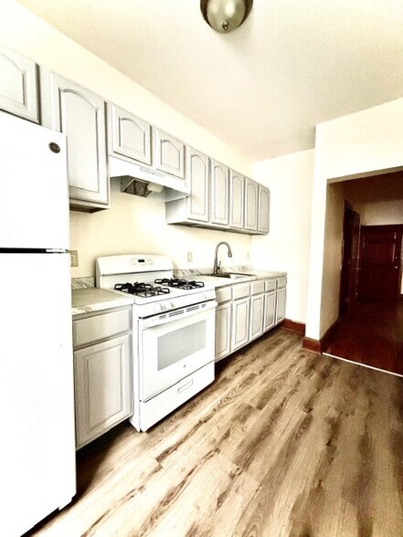 Building Photo - 292 Rogers Ave