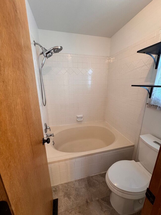 Building Photo - 4 Bed 4 Bath in Briargate $2695 Pet Friendly