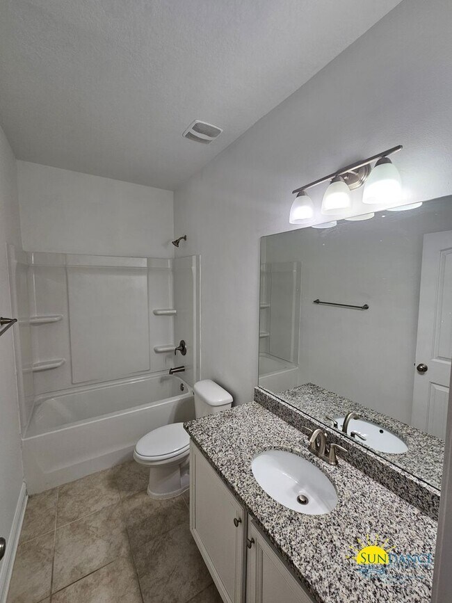 Building Photo - Spacious 5-Bedroom Home in Desirable Peach Creek, Minutes from the Beach!