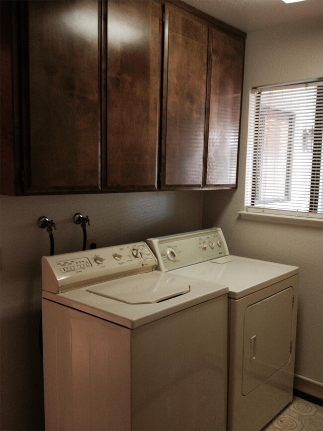 Building Photo - 6965 Amberwick Way