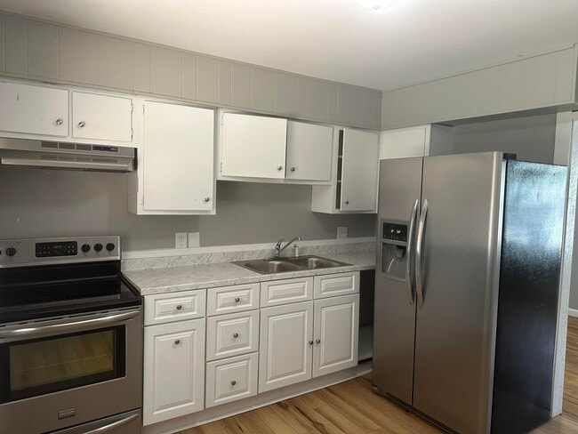 Building Photo - 1072 Hudson Ave