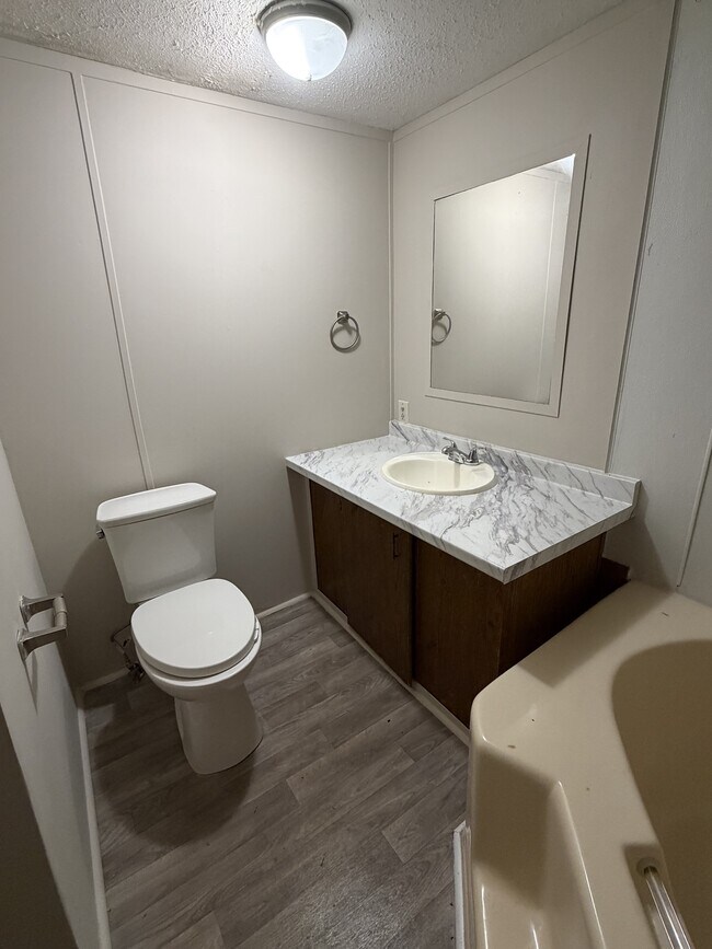 Building Photo - 51 Platinum Dr