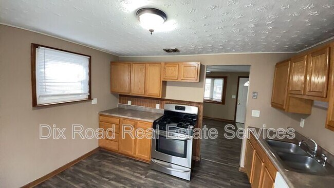 Building Photo - 163 Tecumseh Dr