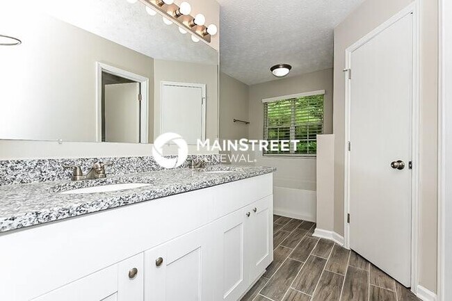 Building Photo - 3 Bedroom Pet-Friendly Home in Jonesboro, GA with Main Street Renewal