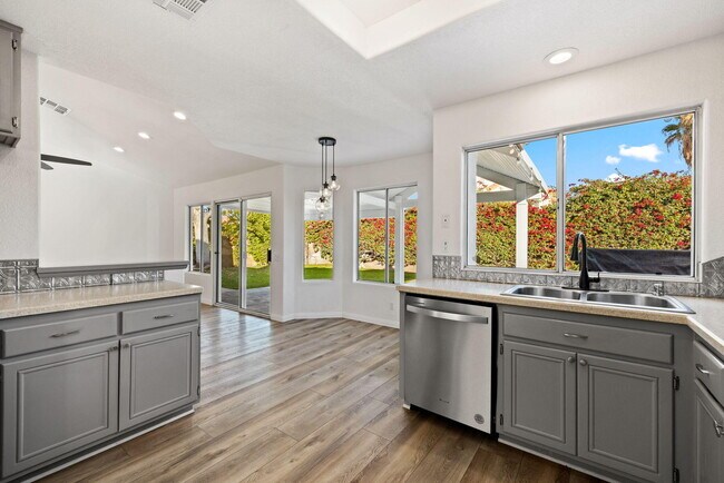 Building Photo - 44260 Villeta Dr