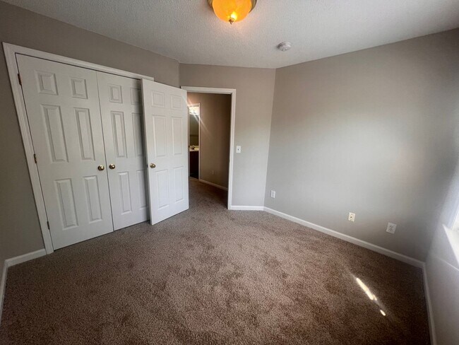 Building Photo - Charming 3-Bedroom Home with Endless Poten...