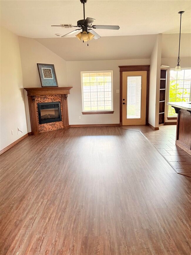 Building Photo - 1209 Alma Dr