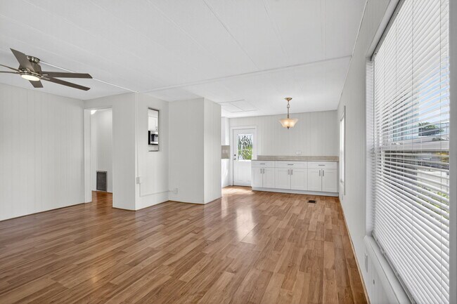 Building Photo - 65 Relaxed Cir
