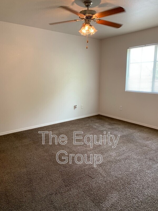 Building Photo - 4223 W Walnut Ave