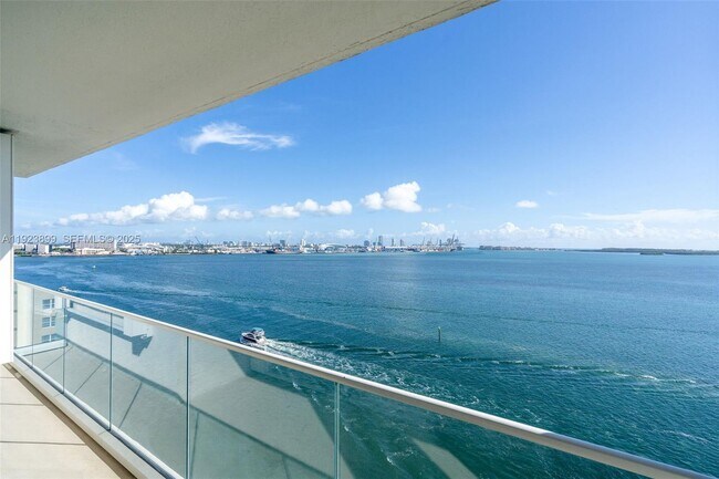 Building Photo - 800 Claughton Island Dr