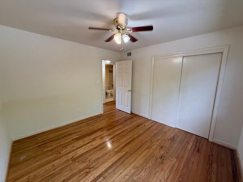 Building Photo - 425 S Church St