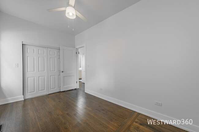 Building Photo - 946 N Drake Ave