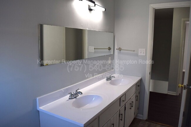 Building Photo - 215 A Settlers Landing Rd