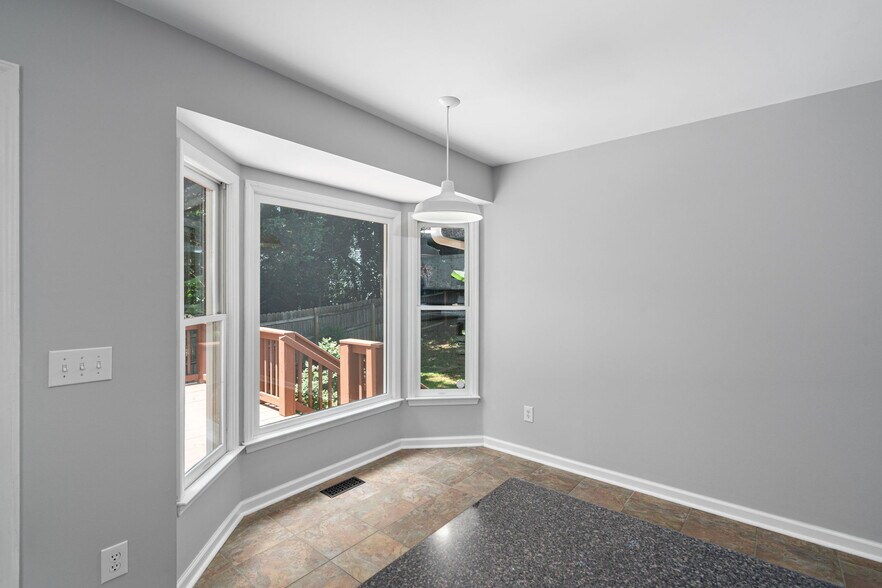 Building Photo - 2912 Enson Pl